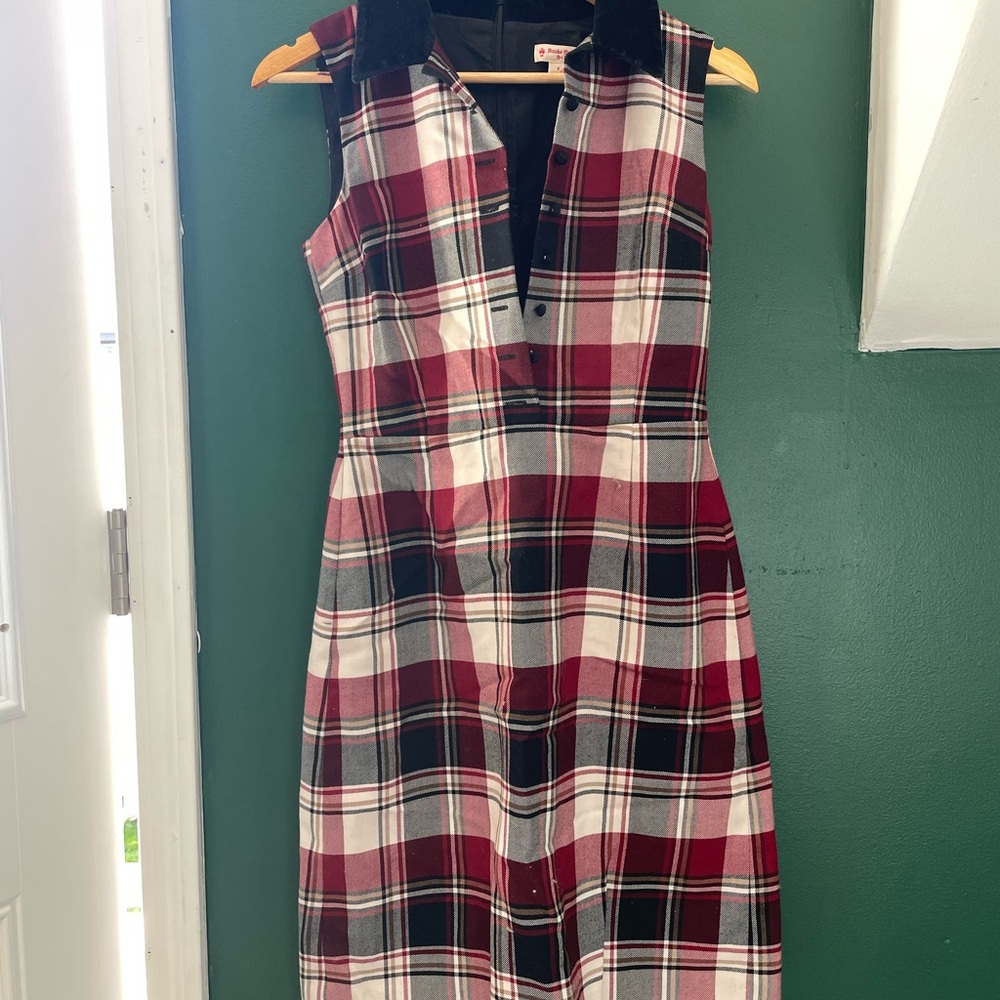 Brooks Brothers Red Plaid Sleeveless Dress w/ black velvet collar